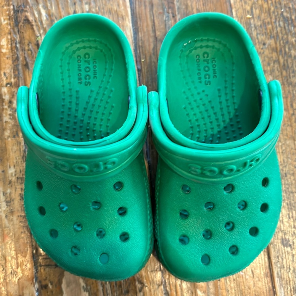 Toddler sz 6 Green Crocs